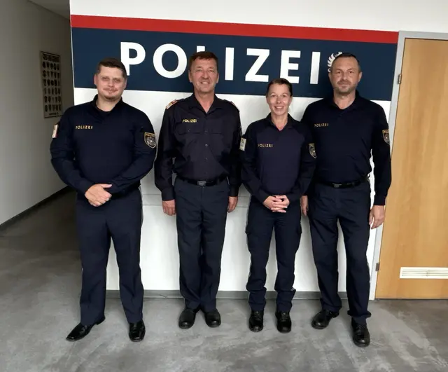 Der Bezirkspolizeiikommandant Robert Hasenauer (2.v.l.), mit seinen neuen Führungskräften aus Wels-Land: Harald Kirchner, Andrea Weißhäupl und Johannes Greiner. | Foto: Eggenhofer