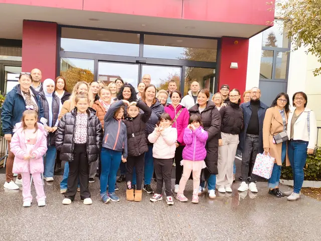 Die Mitarbeiterinnen und Mitarbeiter hatten ihre Familien als Gäste mit dabei. | Foto: Sylvia Kremsner