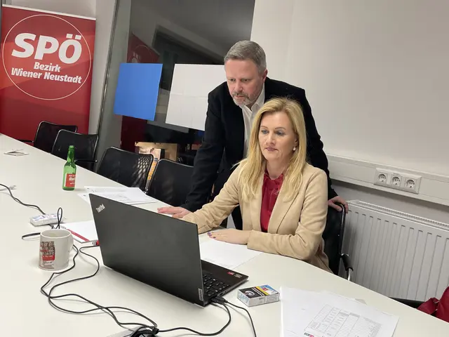 Rainer Spenger und Petra Tanzler (SPÖ) setzen sich seit Jahren für ein Wachzimmer am Bahnhof ein. | Foto: Zezula