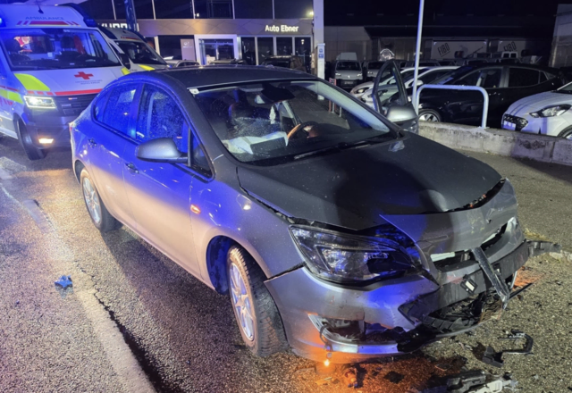 Unfallfahrzeug mit Frontschäden | Foto: FF Felixdorf