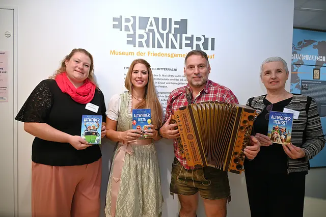 Roosa Root und ihre Geschichten mit Herz: Simone Rabensteiner, Roosa Root, Robert Zahnt und Rotija Dumpelnik im Museum 'Erlauf Erinnert' | Foto: Gerlinde Siebenhandl