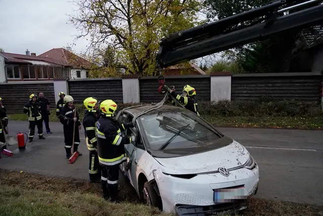 PKW-Bergung durch die Feuerwehr | Foto: DOKU-NÖ
