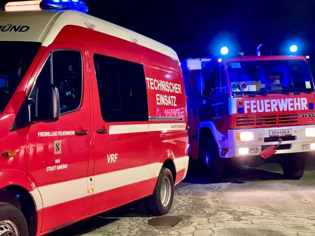 Die Feuerwehr befreite die eingeklemmten Lenker. (Symbolbild) | Foto: FF Gmünd
