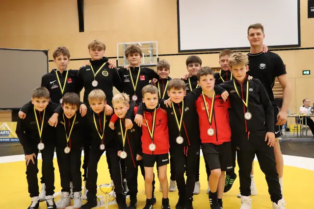 Das erfolgreiche Team des RSC Inzing mit Trainer Timon Haslwanter in Vorarlberg | Foto: Patrizia Schweiger