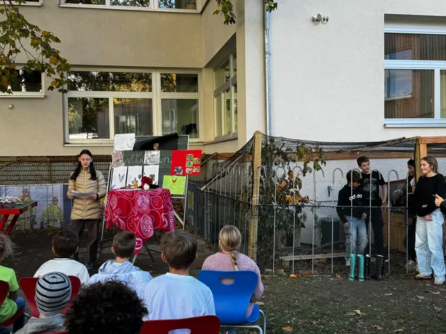 Das "Hühnerprojekt"  samt Schul-Stall wurde von den Schülerinnen und Schülern präsentiert. | Foto: MS Kematen