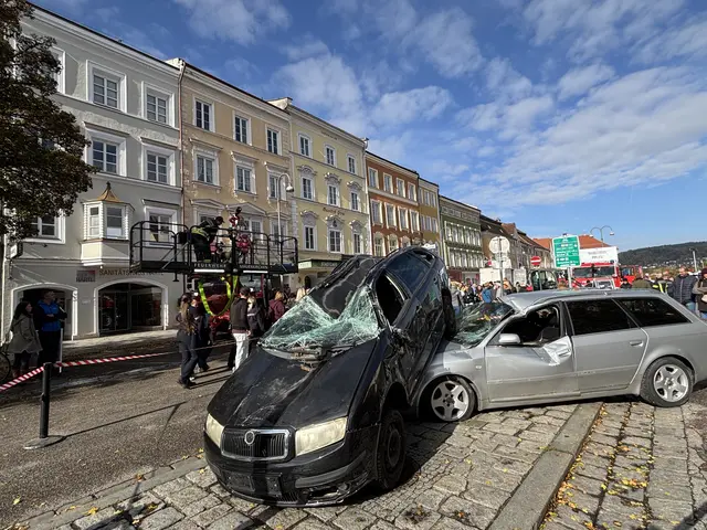 Zu sehen gab es auch eine Vorführung zur technische Hilfeleistung und Personenrettung nach einem schweren Autounfall. | Foto: Marc Pichlmair