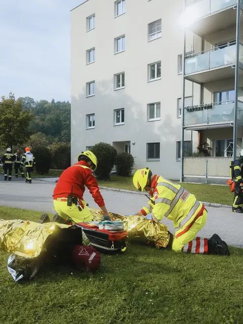 Im Übungsszenario wurde eine Brand in einer Schule mit mehreren verletzten und gefährdeten Personen simuliert. | Foto: Samariterbund Linz/T. Niedermair