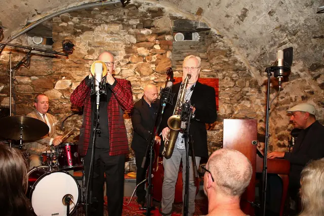 Anlässlich des 100. Geburtstags von Miles Davis und John Coltrane im Jahr 2026 erwiesen fünf Spitzenmusiker den beiden Legenden eine musikalische Verbeugung mit ordentlich Swing. | Foto: JazzClub Drosendorf