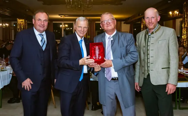 Von links: Bürgermeister Rupert Reischl, LAbg. Josef Schöchl, Obmann Oswald Seitlinger und Vizebürgermeister Stefan Kittl. | Foto: Christian Lintner