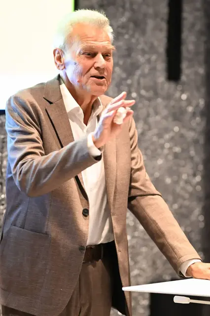 Johannes Fischer leitete über viele Jahre die Abteilung für Neurochirurgie der damaligen Landes-Nervenklinik Wagner-Jauregg. Von 1992 bis 2021 war er zudem stellvertretender Ärztlicher Leiter. | Foto: JKU Linz