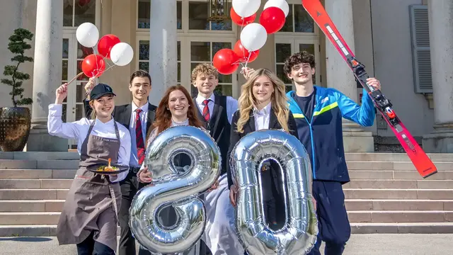 Die Schülerinnen und Schüler der Tourismusschulen Salzburg feiern 80 Jahre. | Foto: TS Salzburg/Lutche