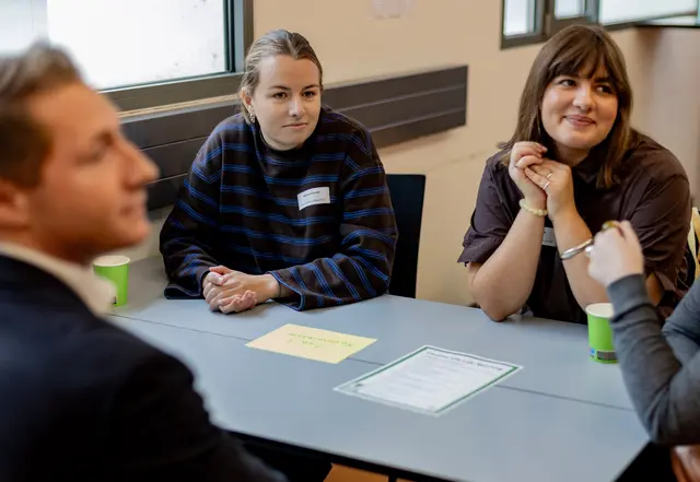 Künstler und Kreativschaffende trafen beim "Creative City Lab Matching“ auf Vertreter der Salzburger Wirtschaft und hatten so die Möglichkeit zum Austausch und Dialog.  | Foto: Stadt Salzburg/Wildbild