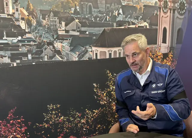 Harald Gottsche, Leiter der Antriebsproduktion der BMW Group und Werkleiter des BMW Group Werks Steyr: "Es wurmt uns, dass sich Österreich beim Thema Verbrenner-Aus in der EU bisher einer Positionierung enthält. Und das liegt an der SPÖ. Wir können es nicht verstehen, weil ja viele Arbeitsplätze daran hängen. Und die Story vom schlechten Verbrenner, der die Umwelt zerstört, stimmt nicht." | Foto: MeinBezirk/Sandra Kaiser