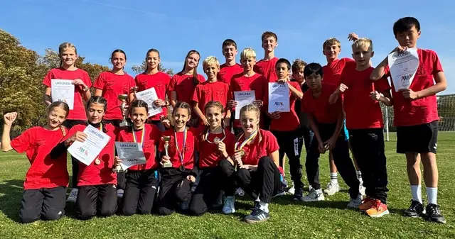 Teilnehmende Schülerinnen und Schüler der SMS Waidhofen bei den Crosslauf Landesmeisterschaften in Wiener Neustadt | Foto: SMS