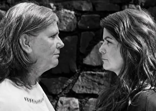 Stephanie Zanon und Astrid Hofenwarter (l.) bringen mit dem Verein kostPAAR bewegendes Theater auf die Bühne. | Foto: Verein kostPAAR