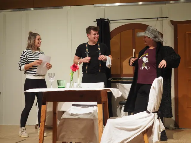 Mit "Kaviar trifft Currywurst" ist ab 6. November jede Menge kulinarischer Theaterspaß garantiert. | Foto: Kleines Bezirkstheater
