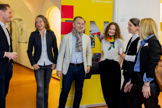 Künstler und Kreativschaffende trafen beim "Creative City Lab Matching“ auf Vertreter der Salzburger Wirtschaft und hatten so die Möglichkeit zum Austausch und Dialog.  | Foto: Stadt Salzburg/Wildbild