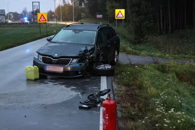 Beide Autos wurden schwer beschädigt. | Foto: laumat/Matthias Lauber