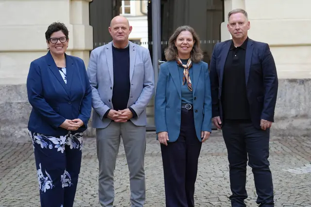 Setzen sich für mehr Barrierefreiheit im Veranstaltungsbereich ein: Manuela Fuchs, Hannes Lichtner, Isolde Kafka und Gerhard Wieser (v. l.) stellten den neuen Kriterienkatalog vor, der Gemeinden und Veranstaltern als Orientierungshilfe dienen soll. | Foto: Land Tirol/Dorfmann