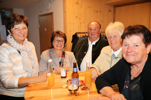 Gute Laune und Geselligkeit bei Ligistern und Krottendorfern. | Foto: Cescutti