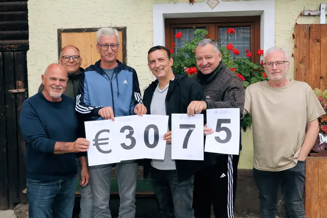 Das Team des Straßenfestes Moosing übergaben 3.075 Euro an die Nachbarschaftshilfe der Gemeinden Söding-St. Johann und Mooskirchen. | Foto: Cescutti