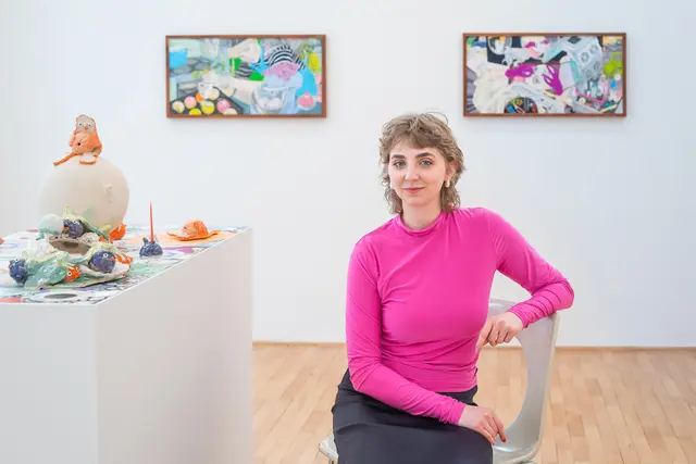Emma Peinhopf lädt in das "Studio Date" in die Anzengrubergasse 30 / Ecke Wiedner Hauptstraße 93 ein. In ihren Werken widmet sie sich unter anderem der Porträtmalerei. | Foto: Hendrik Stoltenberg / Galerie Sophia Vonier 