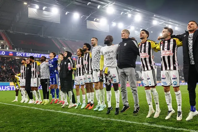 Sie sprangen, sie sange, sie jubelten: Die LASK-Kicker bewiesen nicht Moral, sondern auch Durchaltevermögen und durften am Ende völlig vedient den Einzug ins Viertelfinale jenes Bewerbes feiern, in dem sie aktueller Titelverteidiger sind. | Foto: Reischl