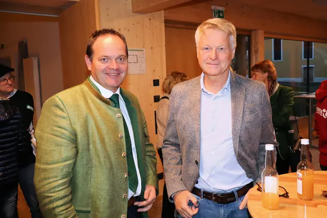 Bürgermeister Roman Neumann (l.) lud zu einer Feierstunde ein. | Foto: Cescutti