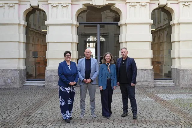 Der neue Kriterienkatalog für barrierefreie Veranstaltungen wurde von der Servicestelle Gleichbehandlung und Antidiskriminierung des Landes Tirol gemeinsam mit dem ÖZIV Tirol erarbeitet. | Foto: Land Tirol/Dorfmann