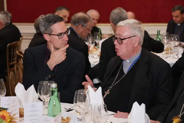 Vizebürgermeister Kai-Michael Dankl und Kardinal Jean-Claude Robert Guy Hollerich (Vizepräsident des Rates der Europäischen Bischofskonferenzen). | Foto: Land Salzburg/Franz Neumayr