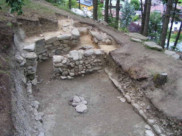 „Haus VI“ im archäologischen Park auf der „Hohen Birga“ wird mit einer Feier eröffnet!