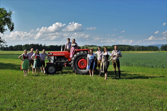 mehr Bilder und gratis Download unter: Oldtimer-Treffen und Rundfahrt am Volksfest Andorf - Schrding