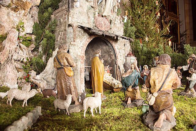 In der katholische Kirche gibt es eine der schönsten Krippen des Salzkammergutes zu bestaunen.
