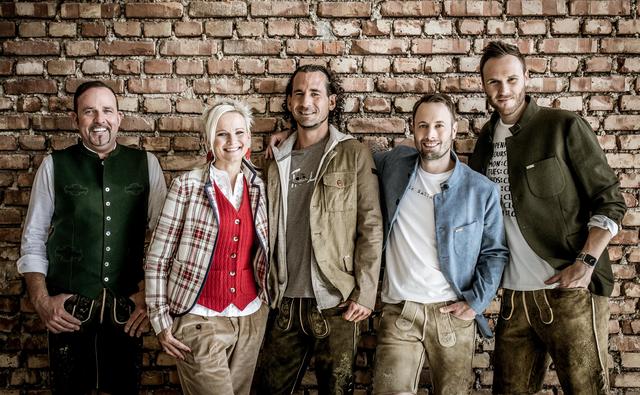 Das Akustikprogramm präsentiert die sonst sehr rockige Band überraschend besinnlich und leise.
