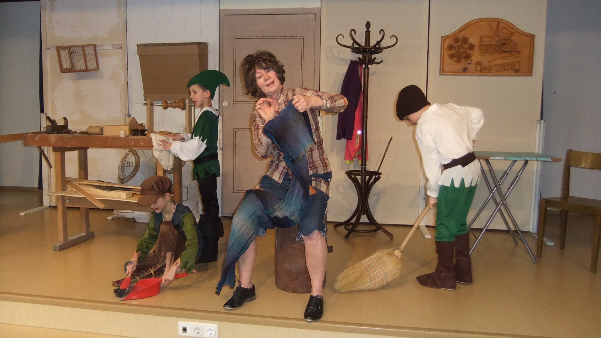 Theater Harlekin Spielt Tischlein Deck Dich 