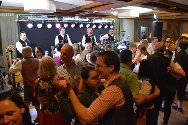 Allhartsberg treffen singles. Sie hafendorf uni leute kennenlernen sucht ihn darmstadt. Marchtrenk partnersuche kreis. Kaltenleutgeben stadt kennenlernen. Hafendorf uni leute kennenlernen, Singles st. agathen und perau