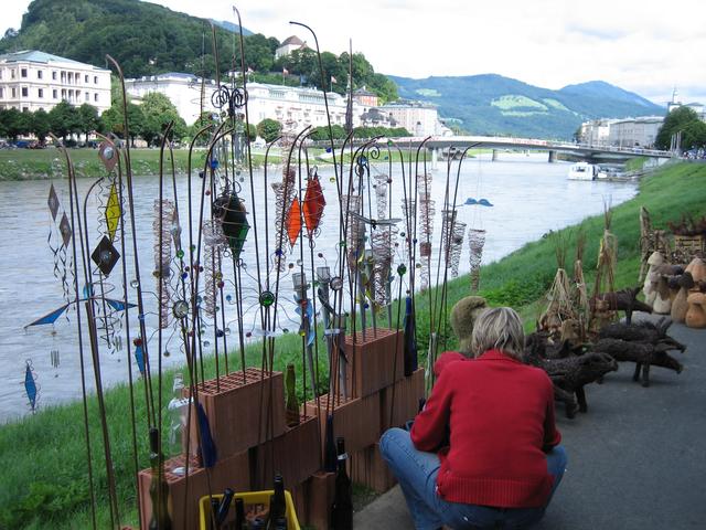 Salzachgalerien: Open-Air Verkaufs- und Erlebnisausstellung am Makartsteg.
Seit 20 Jahren Institution, Treffpunkt, Jour fixe.
