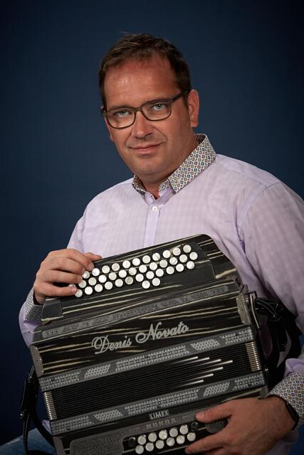 Denis Novato Harmonikaweltmeister LIVE