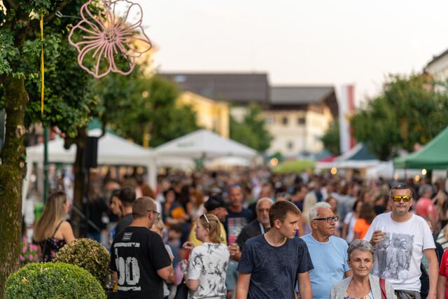 Wie jedes Jahr gibt es auch heuer wieder neue Winzer, die zum ersten Mal ihre Weine am Neumarkter Weinfest zur Probe ausgeben.  | Foto: photoartmila
