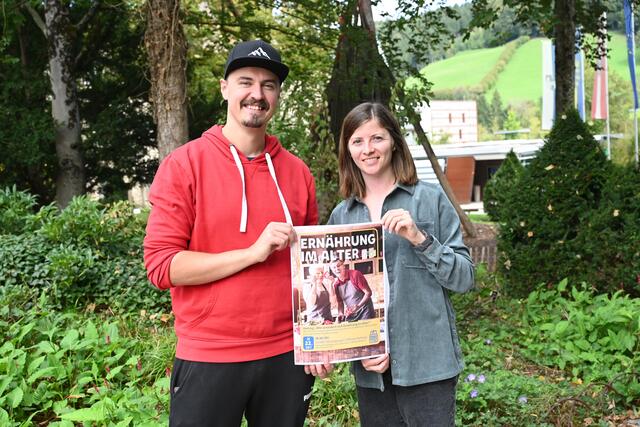 Julia Winkler und Michael Hanederg  (Gesunde Gemeinde Waidhofen) laden herzlich zum Vortrag ins Offene Rathaus ein.  | Foto: Stadt Waidhofen an der Ybbs