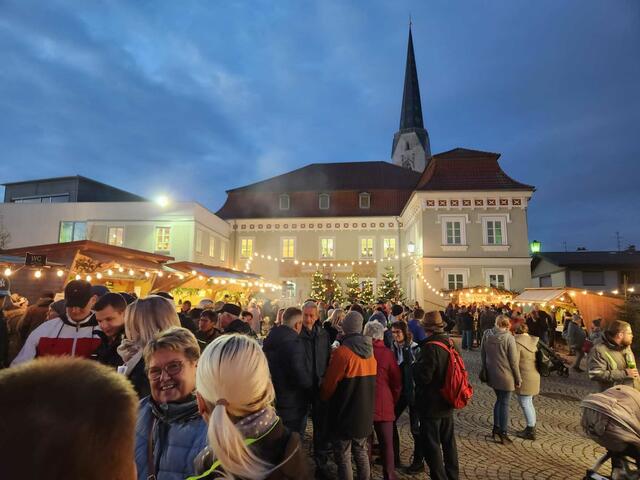 Adventmarkt in Neukirchen an der Enknach | Foto: Robert Mader