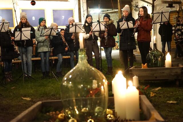 Seit 20 Jahren ist die Eröffnung von Schloffer’s Adventkalender ein fester Bestandteil der Vorweihnachtszeit. | Foto: Schloffer