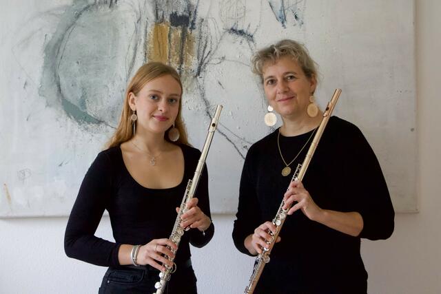 Lea und Sabine Singer werden die Christmette in Krumpendorf musikalisch mitgestalten. | Foto: Singer