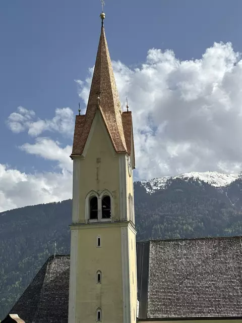 Die evangelische Pfarrkirche Treßdorf mit neuem Kirchturmdach und bald mit stimmungsvoller Musik erfüllt.  | Foto: MeinBezirk