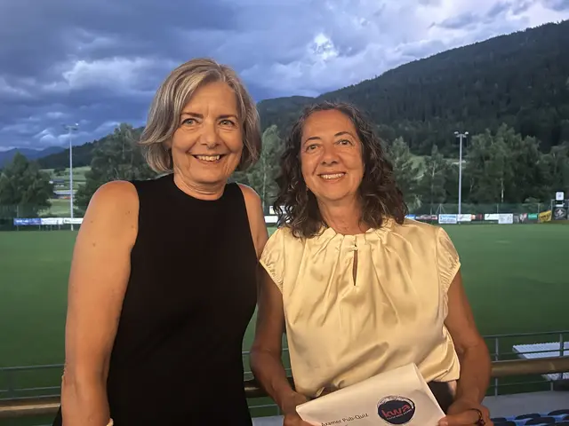 Gute (Sommer-)Laune bei Dagmar Grohmann und Connie Barwick beim Sommerkino unter freiem Himmel. | Foto: privat