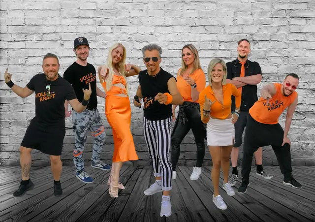 Band "Highlights" rockt mit Beatrice Turin (3. von links) am Samstag, 19. Juli 2025, das Wildsaufest in St. Aegidi | Foto: Peter Paukowitsch