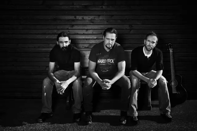 Dreist, das sind (l.l.n.r.): Markus Reiter (Drums &amp; Bass), Michael Palisa (Guitar, Mandoline, Vocals), Christian Maier (Guitar, Mandoline, Vocals).

  | Foto:  Dreist-Music