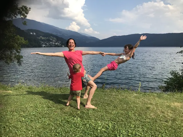 Yogavibe macht Familienyoga mit Partnerübungen | Foto: Eva Jankovsky Yogavibe