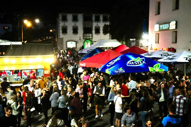 Zum 40. Mal verwandelt sich der Dorfplatz zur Partyzone – Axams feiert das Dorffest-Open-Air! | Foto: Hassl