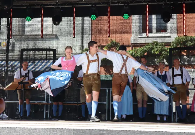 Der Sonntag steht wieder ganz im Zeichen der Tracht. | Foto: Eduard Sommer
